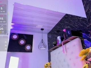 KendallWods Porn Show