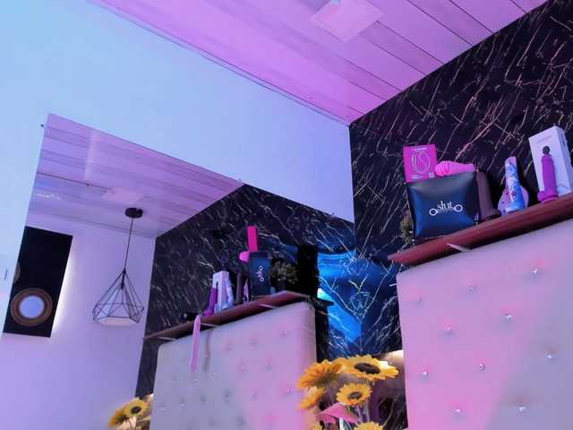 KendallWods's BongaCams show and profile