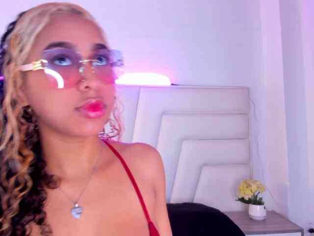 KimmySwettie webcam