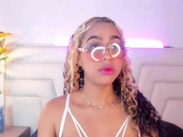 KimmySwettie webcam