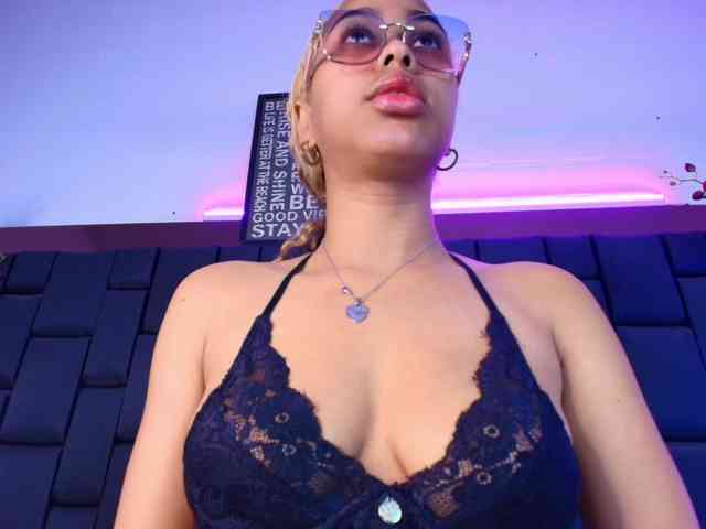 KimmySwettie webcam
