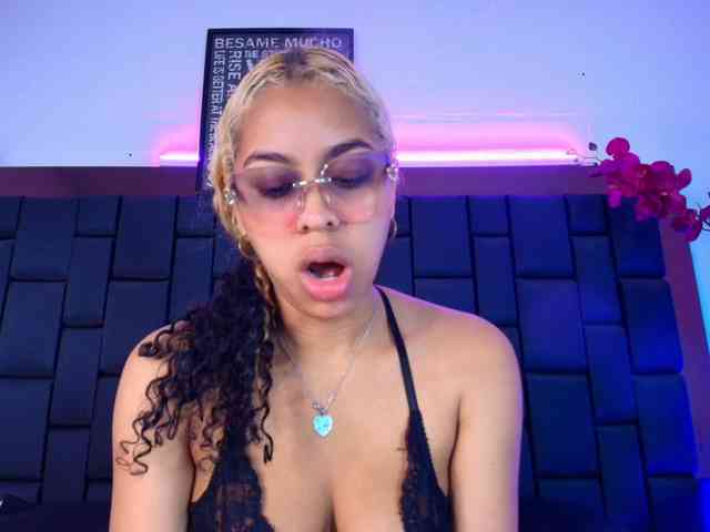 KimmySwettie webcam