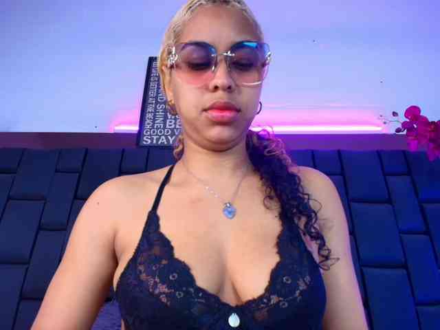 KimmySwettie webcam