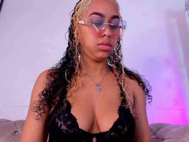 KimmySwettie webcam