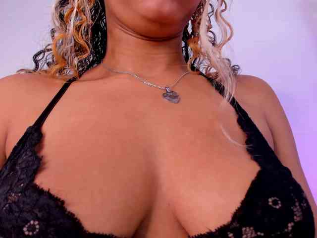 KimmySwettie webcam