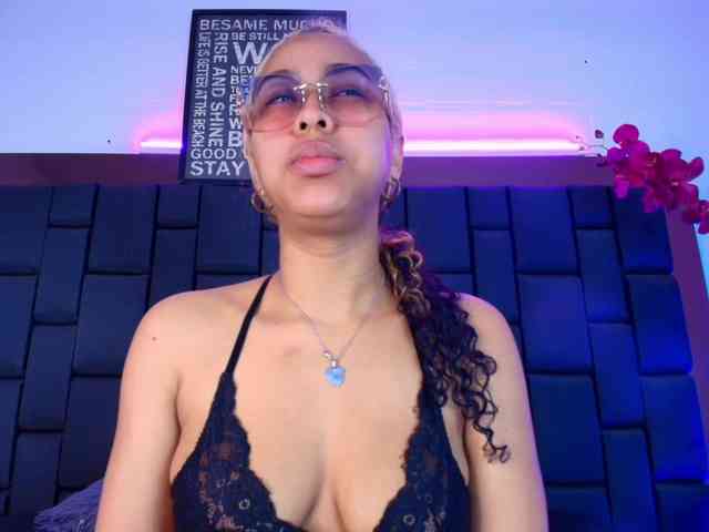 KimmySwettie webcam