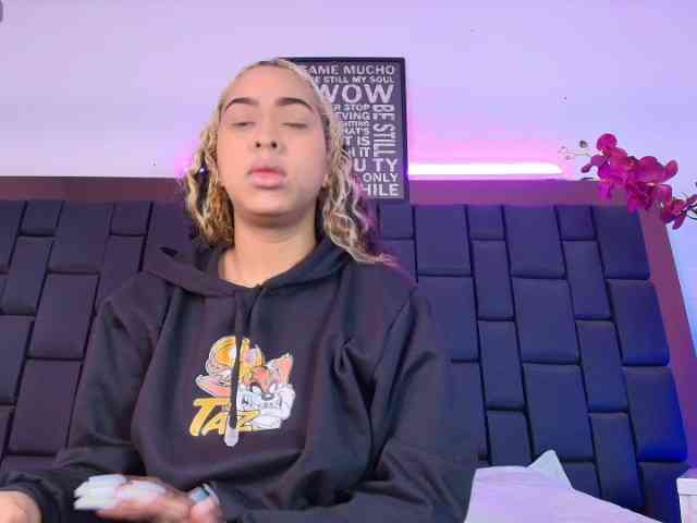 KimmySwettie webcam