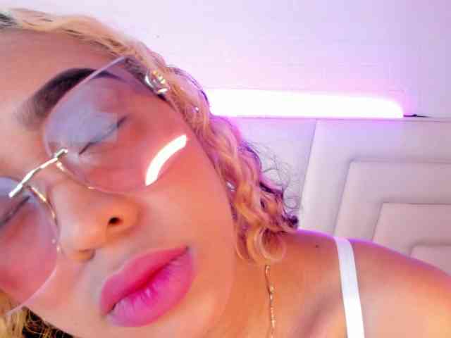 KimmySwettie webcam