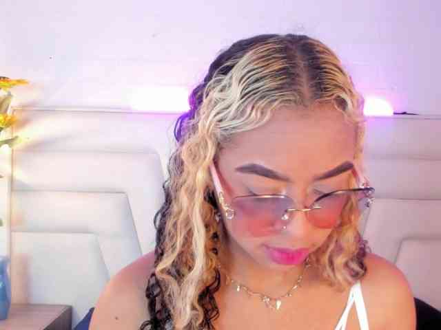 KimmySwettie webcam