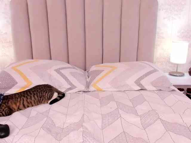 ShaynaHosk Live Webcam on BongaCams