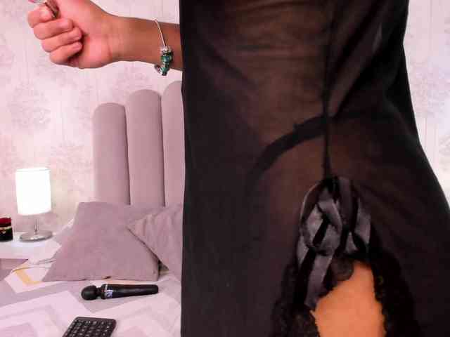 ShaynaHosk Live Webcam on BongaCams