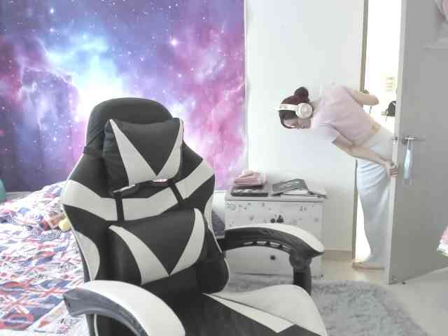 RevySadashiTrue webcam