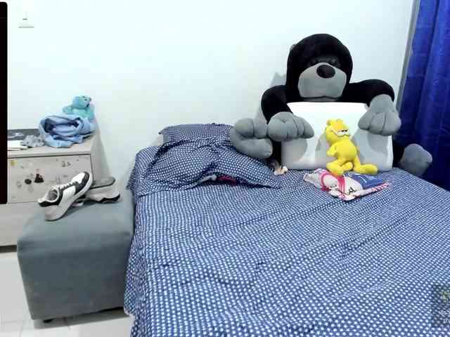 RevySadashiTrue webcam