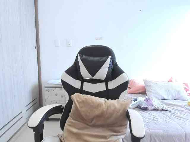 RevySadashiTrue webcam