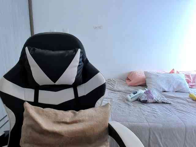 RevySadashiTrue webcam