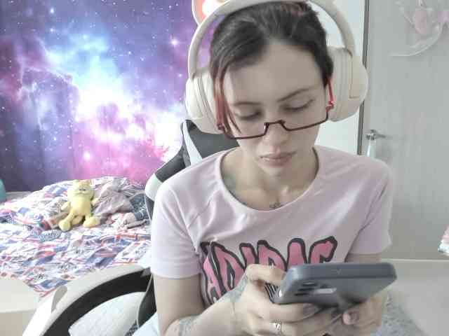 RevySadashiTrue webcam