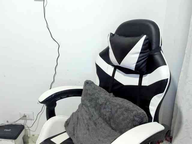 RevySadashiTrue webcam