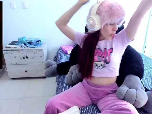 RevySadashiTrue webcam