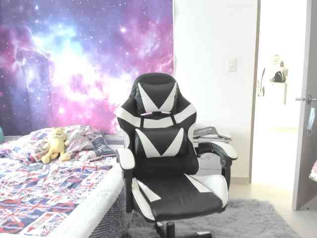 RevySadashiTrue webcam