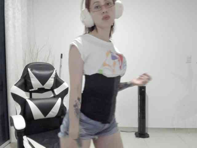 RevySadashiTrue webcam