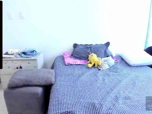 RevySadashiTrue webcam