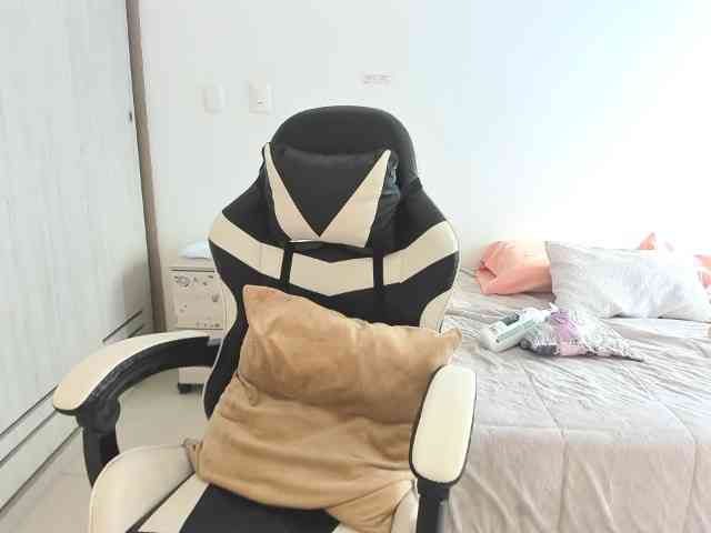 RevySadashiTrue webcam