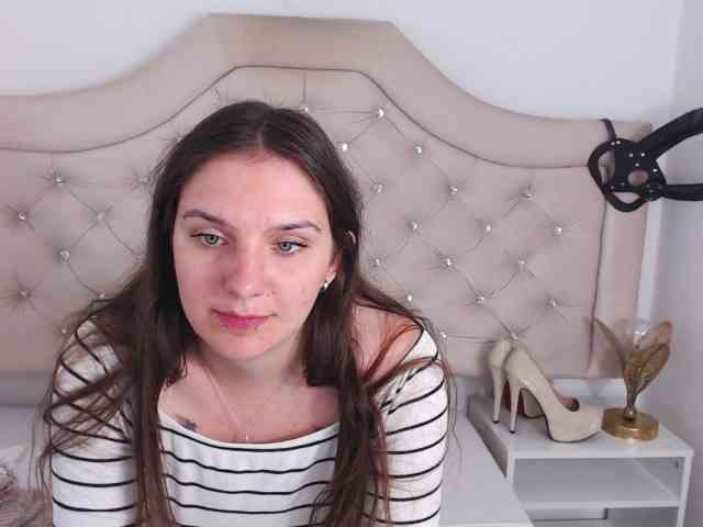 Модель: MayaHot
