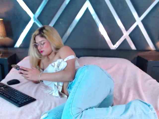 sharon-greey Live Webcam on BongaCams