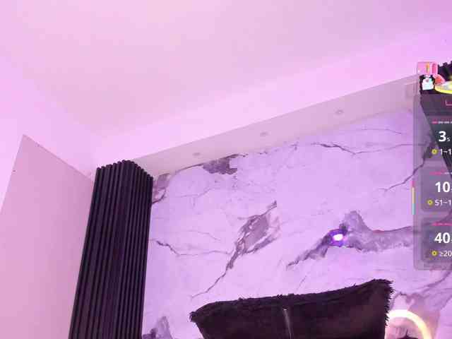 DayanaaEvans webcam
