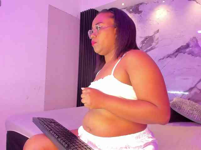DayanaaEvans webcam