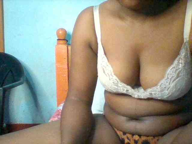 Njeee76 webcam
