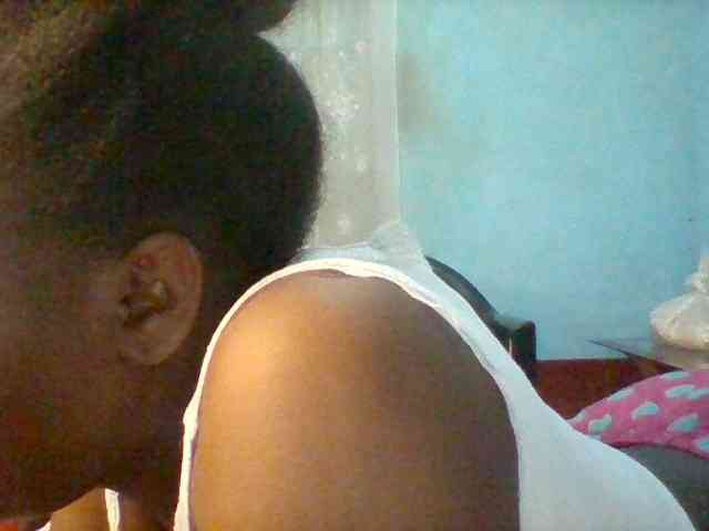 Njeee76 webcam