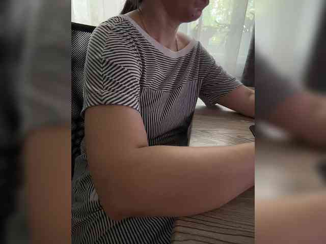Alenka-may26 webcam