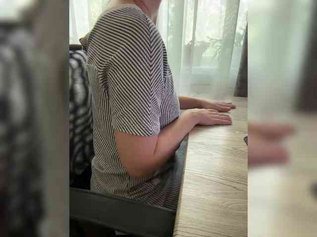 Alenka-may26 webcam