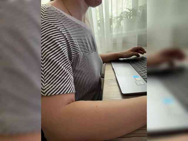 Alenka-may26 webcam