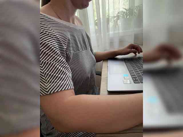 Alenka-may26 webcam