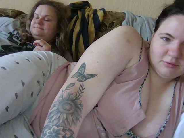 HollyXEva webcam
