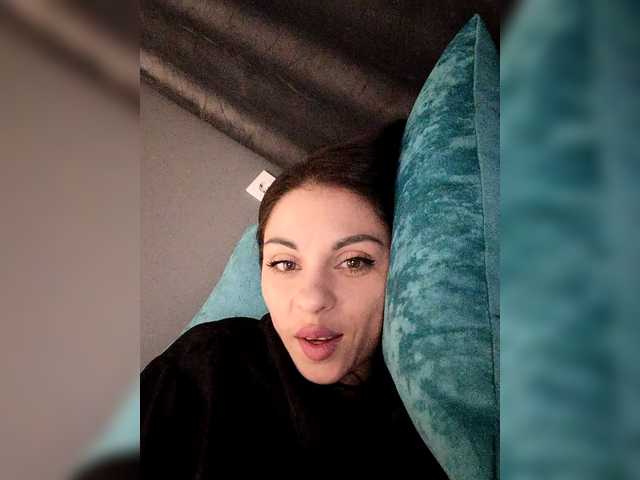 GgggLAAAAaaFFtt596rr's BongaCams show and profile