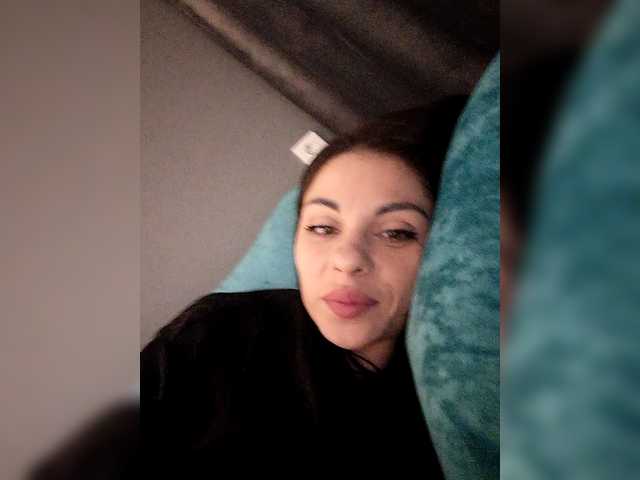 GgggLAAAAaaFFtt596rr's BongaCams show and profile