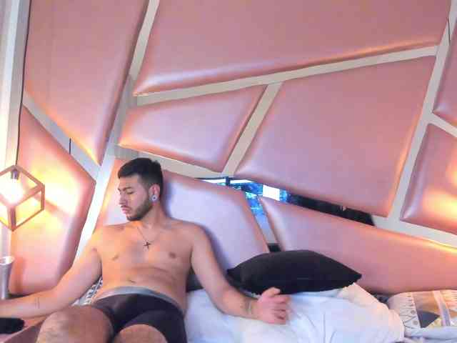 Burningtemptatio... Live Webcam on BongaCams