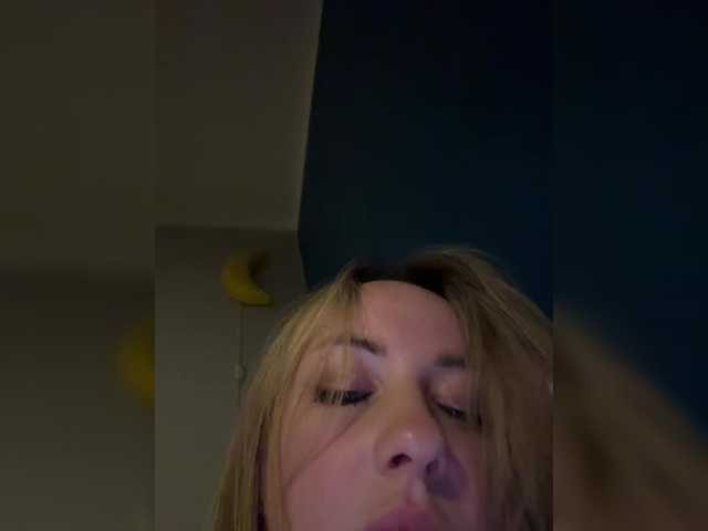 BiteAndBloom live cam