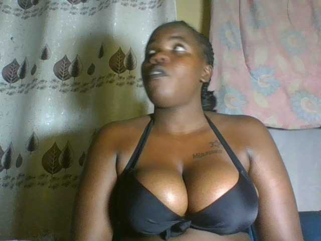 Coconaya's BongaCams show and profile