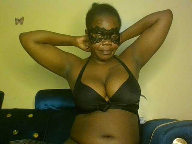 Coconaya's BongaCams show and profile