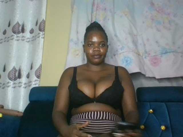 Coconaya's BongaCams show and profile