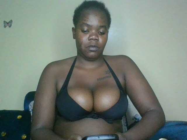 Coconaya's BongaCams show and profile