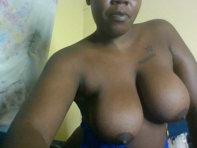 Coconaya's BongaCams show and profile