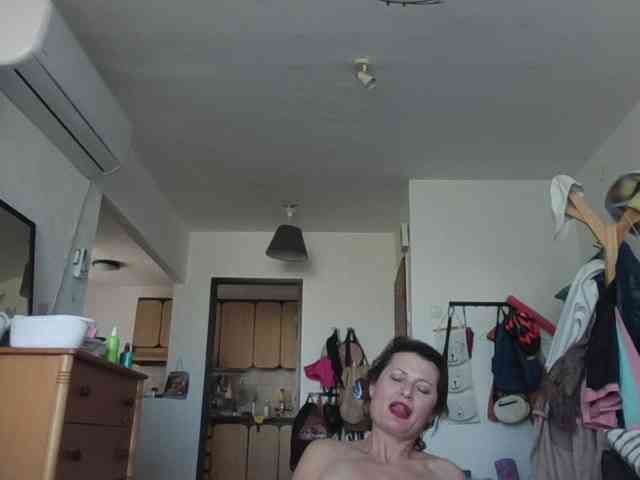 nude webcam chat room Susi177