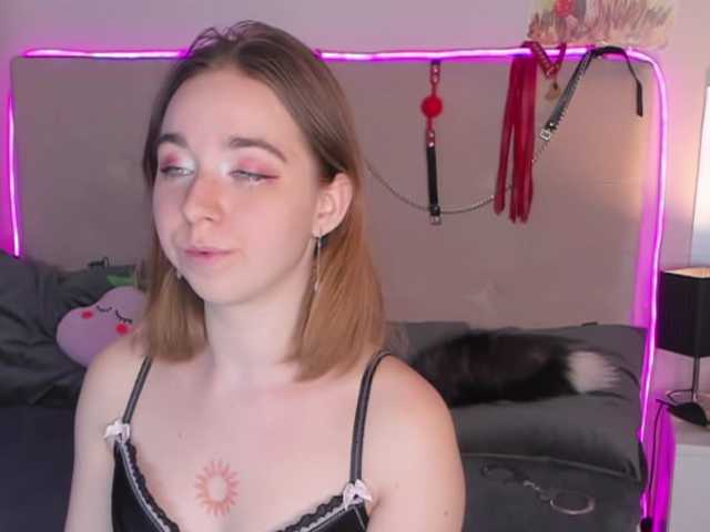  AlexisSky chat room