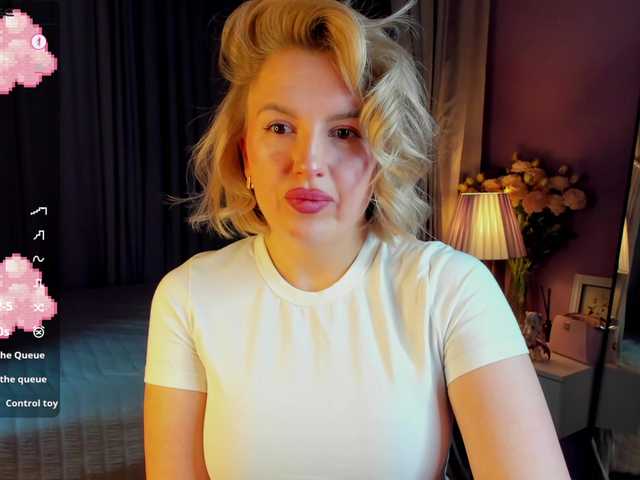 Nikki-Kai's BongaCams show and profile