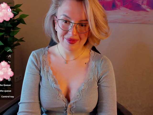 Nikki-Kai's BongaCams show and profile